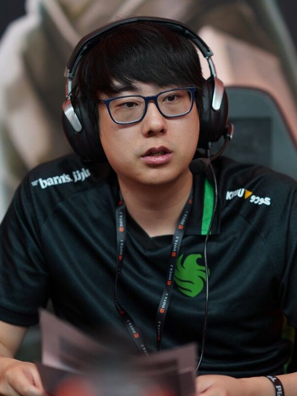 Kurtis "Aui_2000" Ling